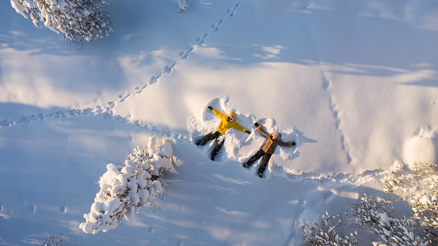 Couple playing in the snow at the Arctic TreeHouse Hotel. | Rovaniemi, Finland