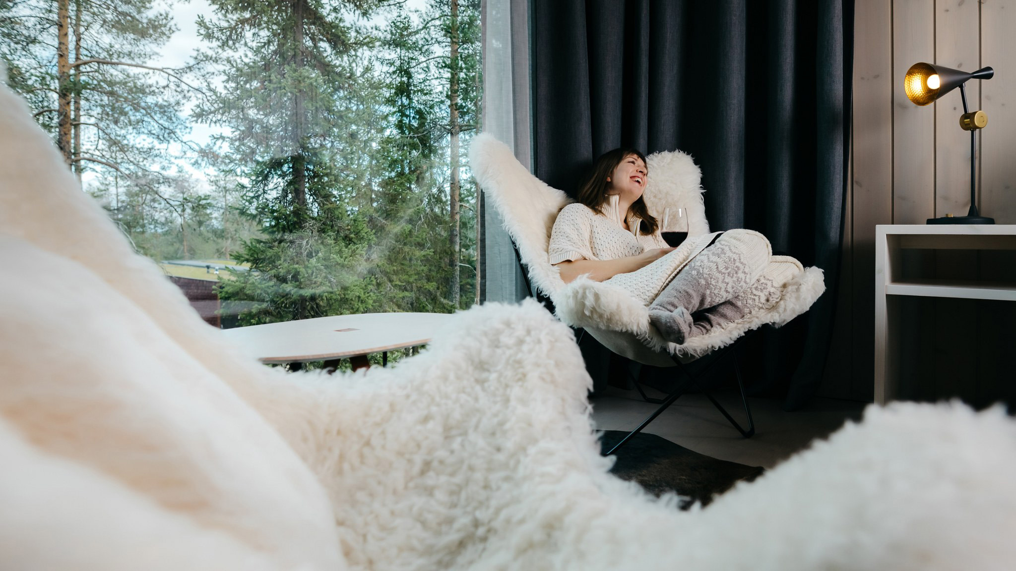 A woman enjoying her holiday in the Arctioc TreeHouse Suite.