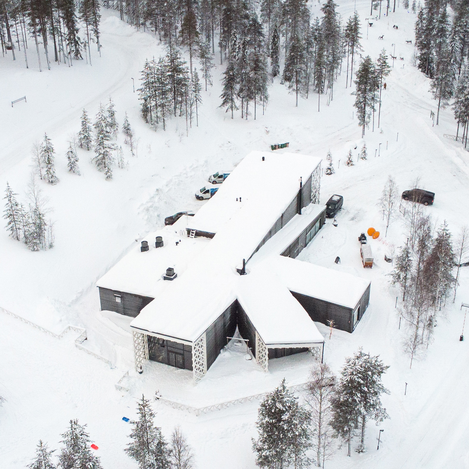 The main building of Arctic TreeHouse Hotel is five-pointed snowflake.