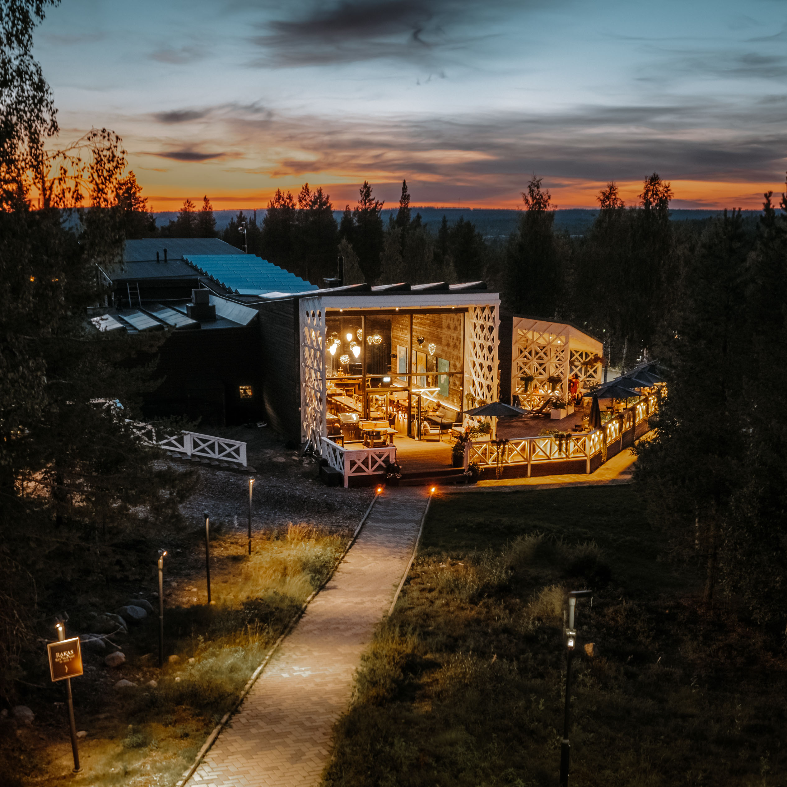 Design restaurant Rakas is located in the main building of Arctic TreeHouse Hotel