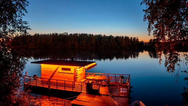 Sauna boat in summer night in Lapland. Ideal summer activity. | Arctic TreeHouse Hotel